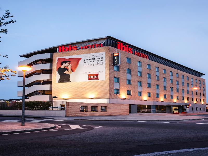 Ibis Barcelona Molins De Rei Hotel Bagian luar foto