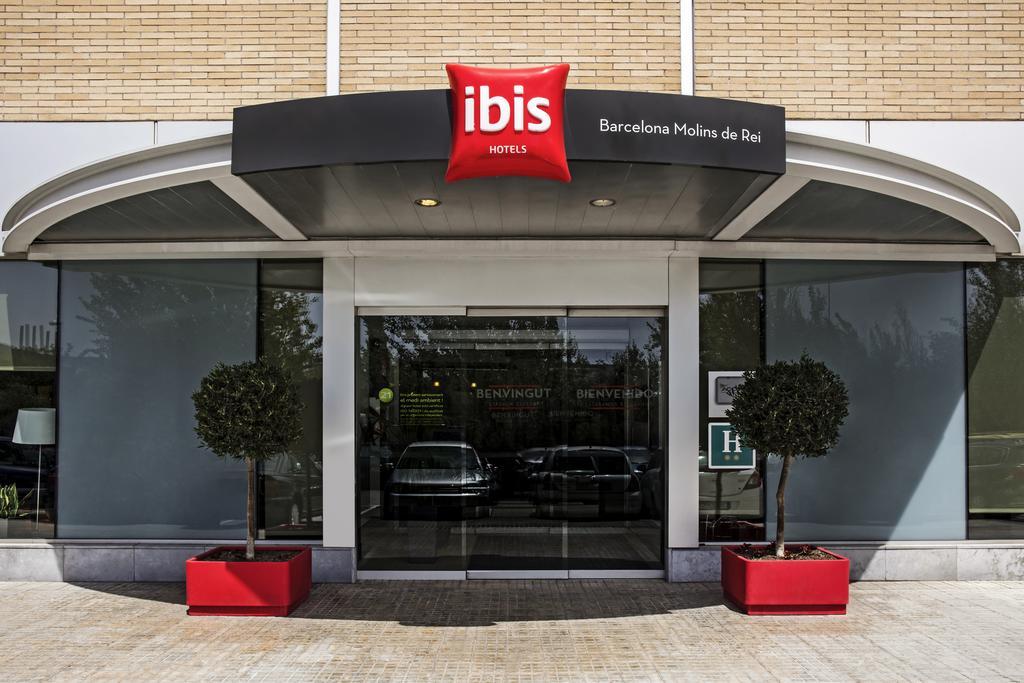 Ibis Barcelona Molins De Rei Hotel Bagian luar foto