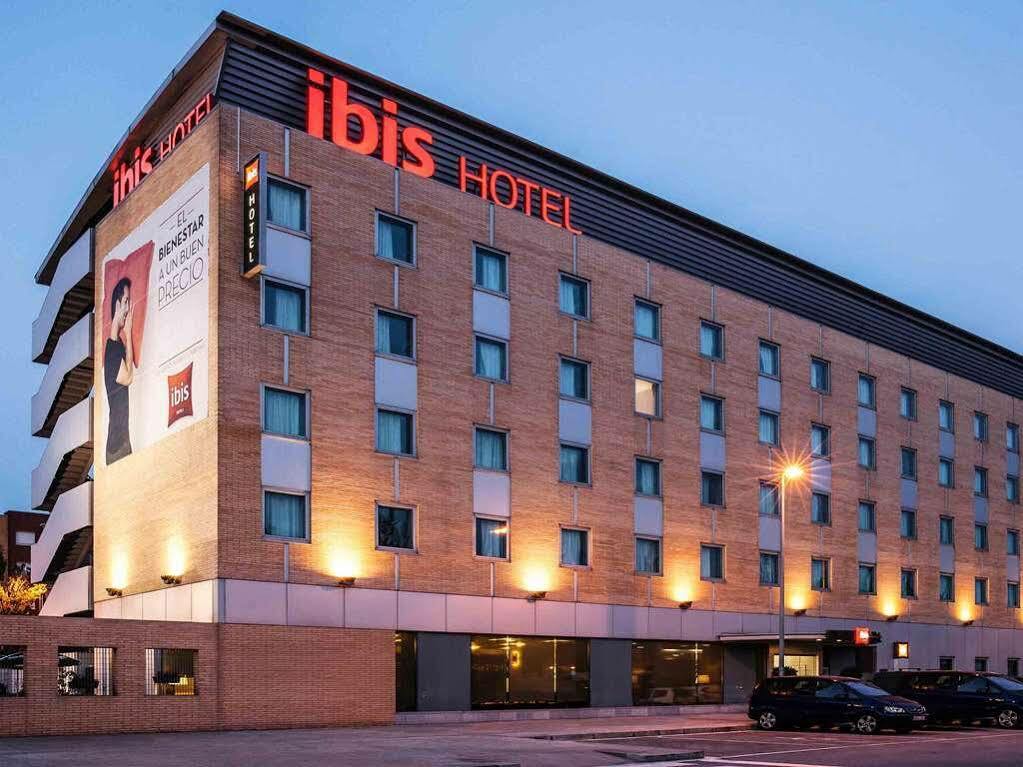 Ibis Barcelona Molins De Rei Hotel Bagian luar foto